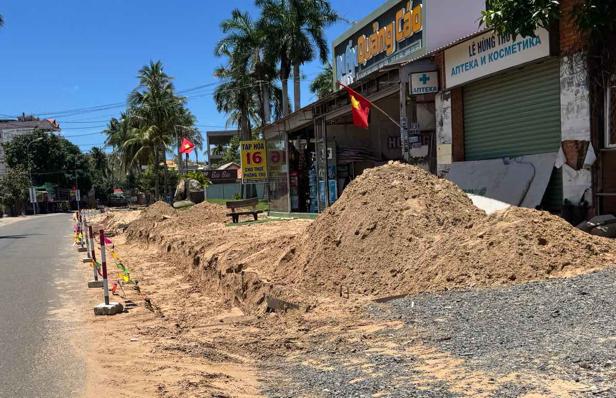 Rào dây ven vị trí thi công dự án. Ảnh: Duy Tuấn