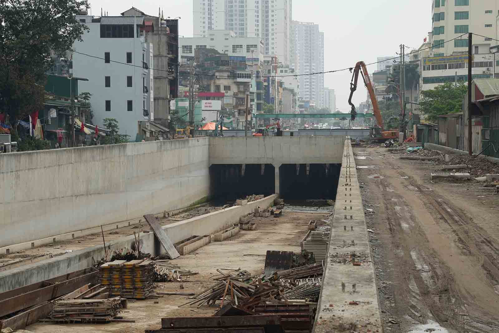 Đến nay hạng mục hầm hở phía Đầm Hồng đã cơ bản hoàn thành. Ảnh: Hữu Chánh