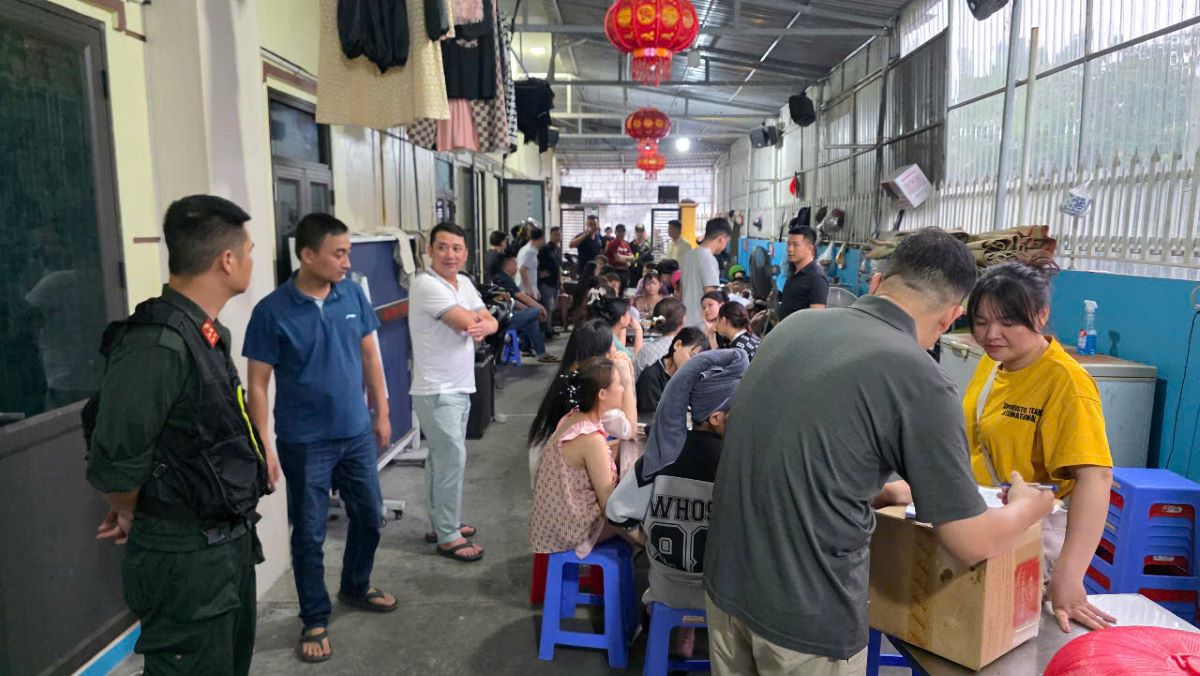 Tại thời điểm khám xét khẩn cấp,