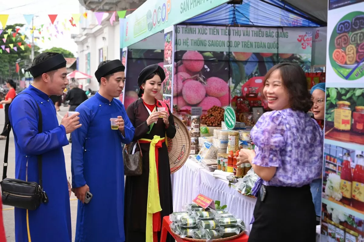 Saigon Co.op ký kết tiêu thụ vải thiều Lục Ngạn Saigon Co.op ký kết tiêu thụ vải thiều Lục Ngạn