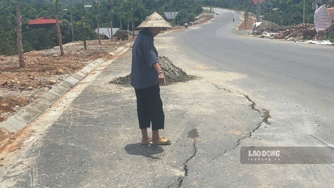 Xuất hiện nhiều vết nứt tại đường nối cầu trăm tỉ ở Lào Cai