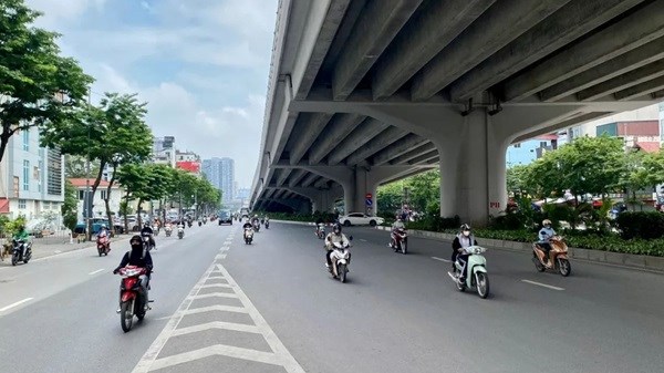 Hà Nội cần nghiên cứu kỹ khi triển khai phân làn cứng trên một số tuyến đường
