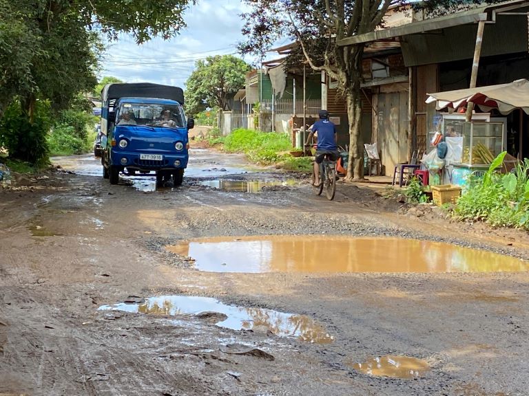 Đoạn đầu tuyến dự án nghìn tỉ vẫn chưa được giải phóng mặt bằng. Ảnh: Thanh Quỳnh