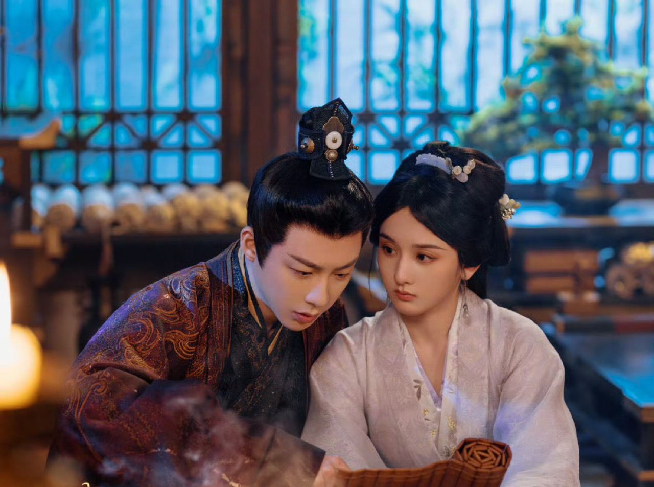 Tống Tổ Nhi nhận được cá-xê vượt xa Lưu Vũ Ninh. Ảnh: Nhà sản xuất phim “Khom lưng”