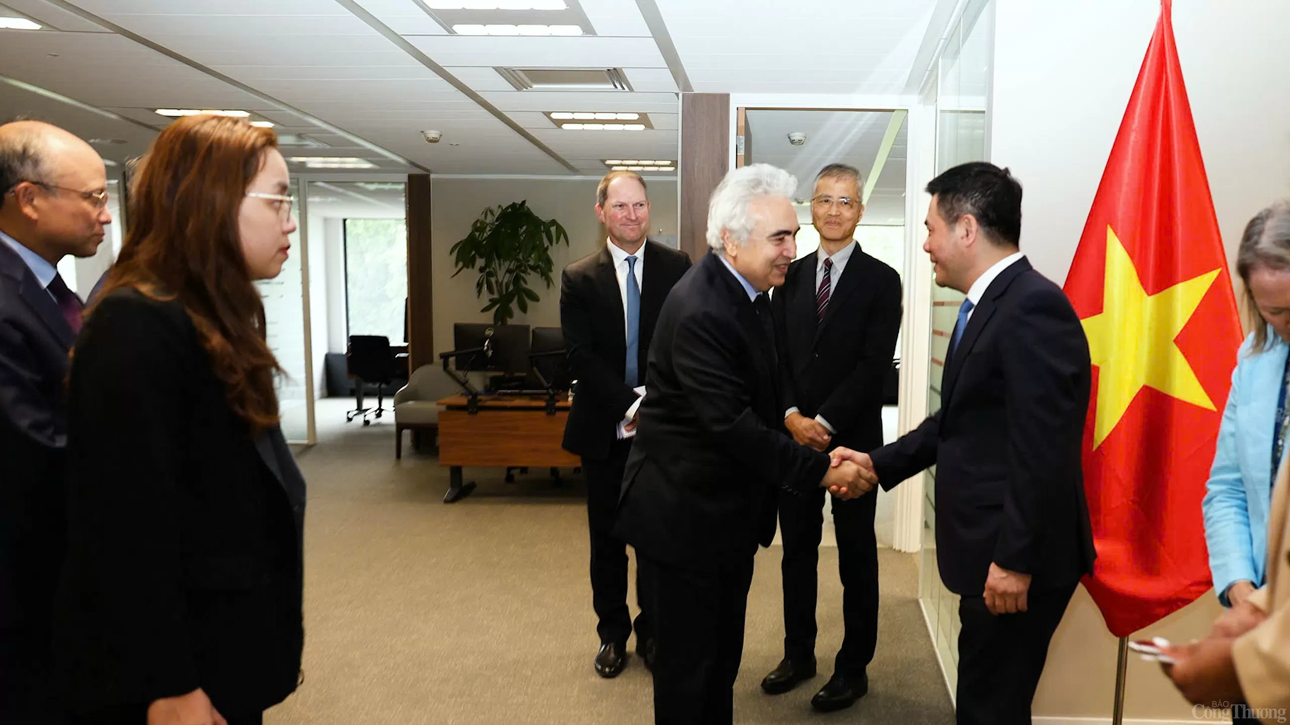 Chùm ảnh: Bộ trưởng Nguyễn Hồng Diên làm việc với Giám đốcIEA Chùm ảnh: Bộ trưởng Nguyễn Hồng Diên làm việc với Giám đốcIEA