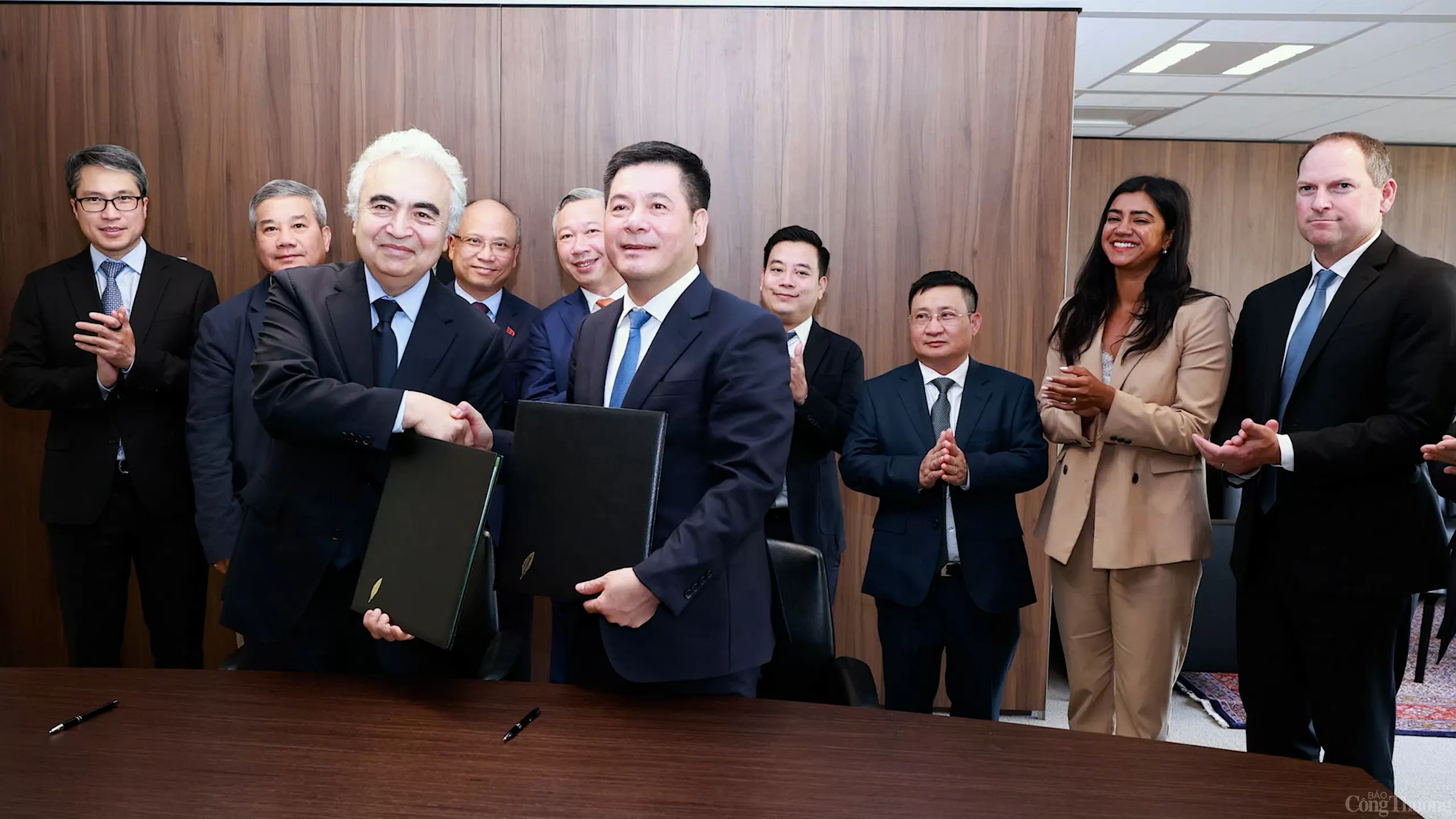 Chùm ảnh: Bộ trưởng Nguyễn Hồng Diên làm việc với Giám đốcIEA Chùm ảnh: Bộ trưởng Nguyễn Hồng Diên làm việc với Giám đốcIEA