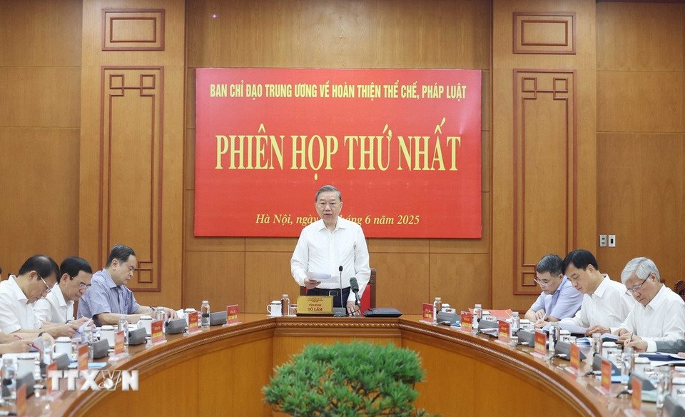 Tổng Bí thư chủ trì Phiên họp thứ nhất Ban Chỉ đạo Trung ương về hoàn thiện thể chế, pháp luật. Ảnh: TTXVN