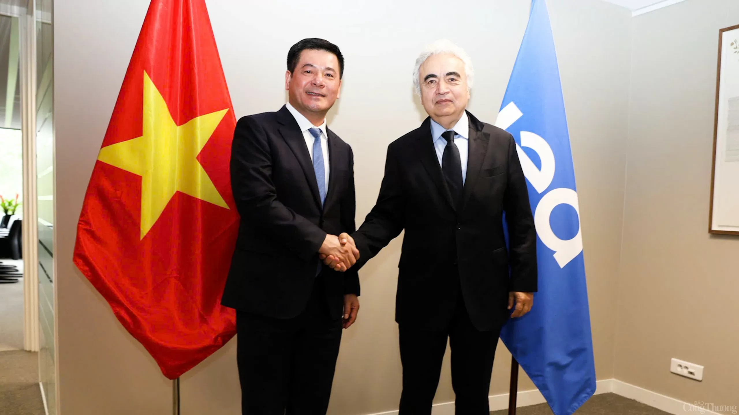 Chùm ảnh: Bộ trưởng Nguyễn Hồng Diên làm việc với Giám đốcIEA Chùm ảnh: Bộ trưởng Nguyễn Hồng Diên làm việc với Giám đốcIEA