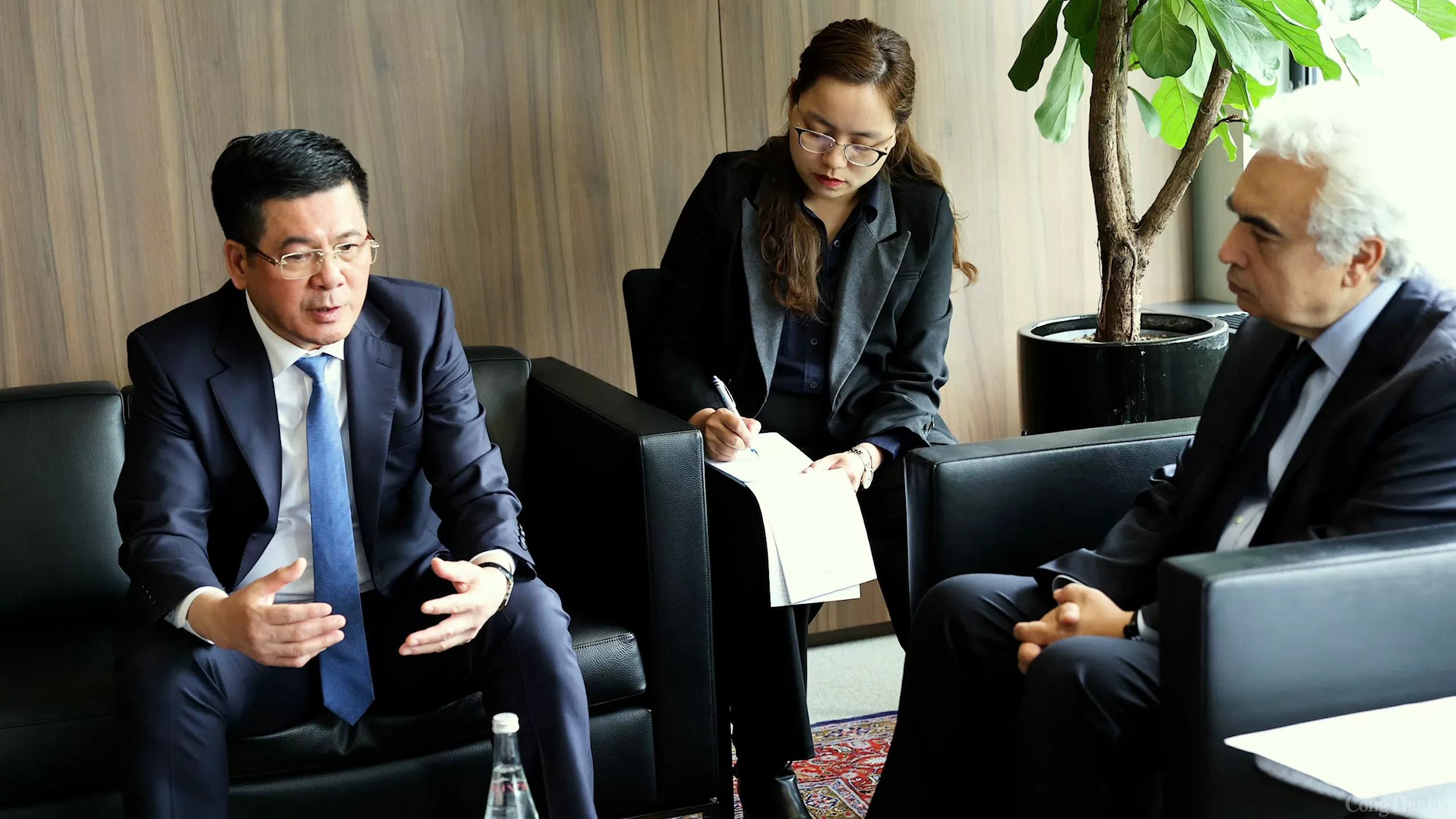 Chùm ảnh: Bộ trưởng Nguyễn Hồng Diên làm việc với Giám đốcIEA Chùm ảnh: Bộ trưởng Nguyễn Hồng Diên làm việc với Giám đốcIEA