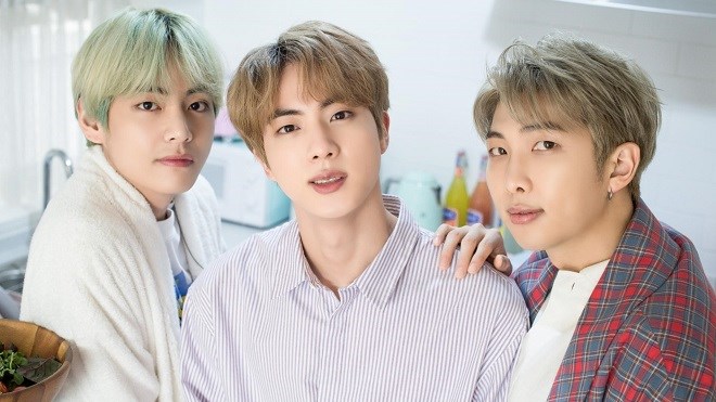Jin bất ngờ xuất hiện cùng RM và V BTS, dành những lời hỏi thăm thân tình