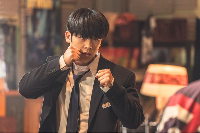 Diễn viên Lee Jung Ha tiết lộ về bộ phim Moving 2