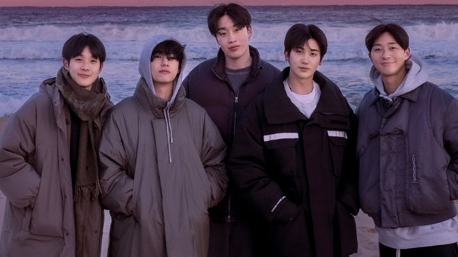 Người đặc biệt mà V (BTS) gặp ngay sau khi xuất ngũ