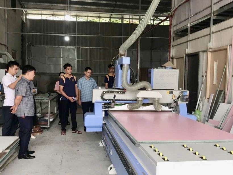 Sau thời gian tháng vận hành dây chuyền mới, năng suất sản xuất của HT Home đạt khoảng 300 m² sản phẩm mỗi tháng, với doanh thu trung bình 400–600 triệu đồng/tháng. Ảnh: Thu Thủy