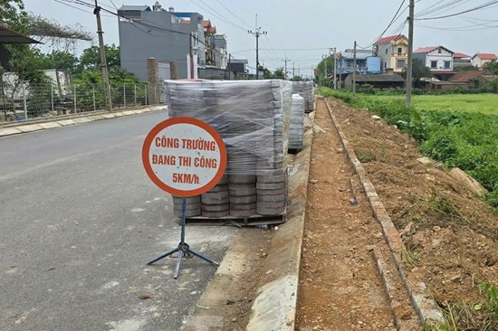 Dự án thi công kéo dài một phần do vướng mặt bằng. Ảnh: Đình Hiếu