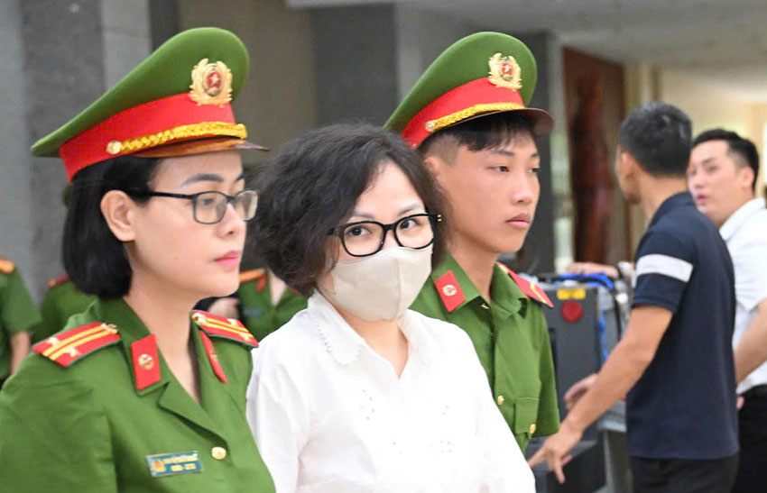 Em gái ông Trịnh Văn Quyết - bị cáo Trịnh Thị Minh Huế. Ảnh: Quang Việt