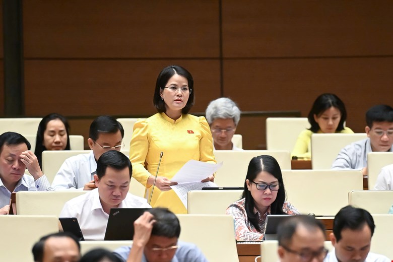 Đại biểu Nguyễn Hoàng Bảo Trân. Ảnh: Quochoi.vn