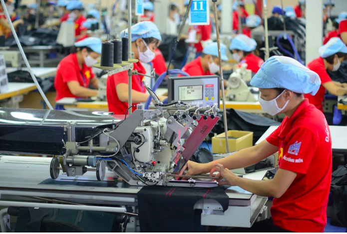 Áp dụng công nghệ tiên tiến, tăng năng suất lao động là một yếu tố giúp ngành dệt may tiến trên con đường tăng trưởng theo chiều sâu. Ảnh: Khắc Kiên