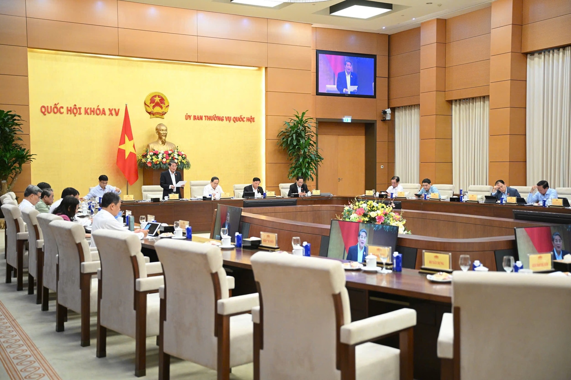 ubtv-qh-cho-y-kien.jpg