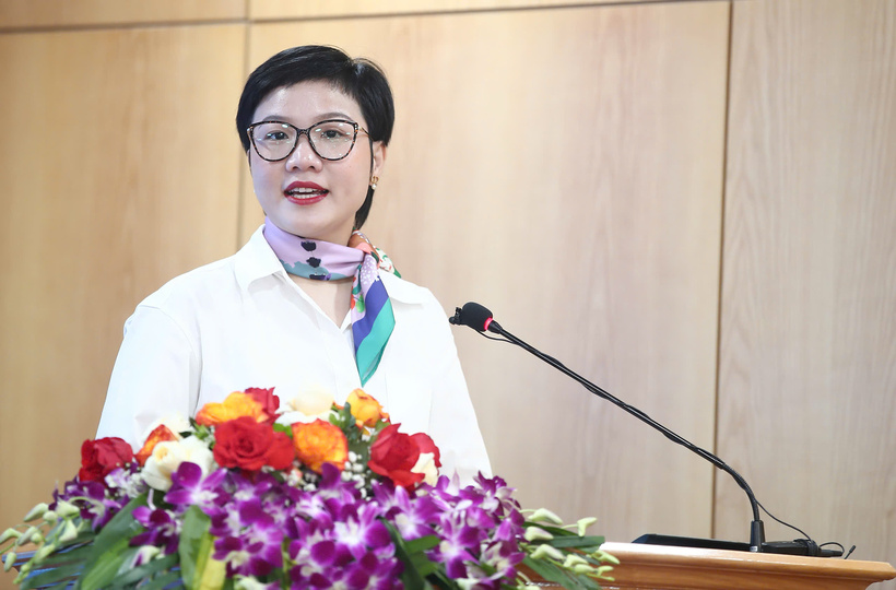 Bà Đoàn Trang Hà Thanh - Giám đốc Vận hành Lazada Việt Nam phát biểu tại hội thảo "Nâng cao năng lực cạnh tranh của doanh nghiệp hàng tiêu dùng nhanh và thực phẩm trong bối cảnh chuyển đổi số và thương mại đa kênh" do Báo Công Thương tổ chức ngày 25/6 - Ảnh: Nam Nguyễn