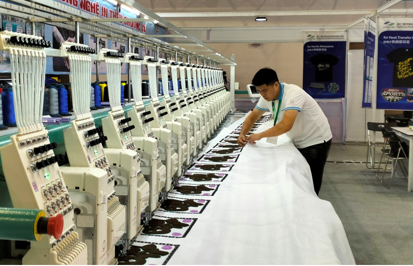 Thiếu nguyên phụ liệu là nút thắt khiến dệt may Việt Nam khó khăn trong tận dụng lợi thế từ FTA. Ảnh: Lê Trí