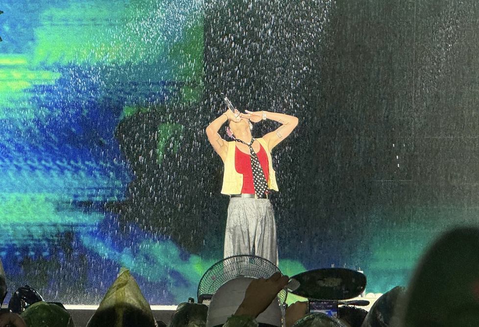 Fan vỡ òa khi G-Dragon nói tiếng Việt. Ảnh: Lan Trần