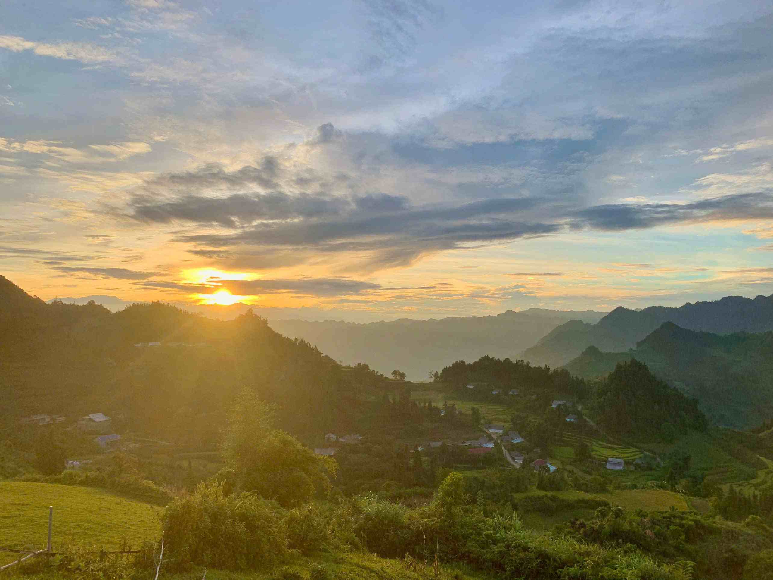 Đỉnh đồi Ngải Thầu ở xã Na Hối, huyện Bắc Hà là địa điểm có thể săn mây, săn hoàng hôn. Ảnh: Đỗ Phúc