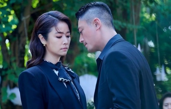 Hoắc Kiến Hoa bị bắt gặp đi ăn lẩu vỉa hè, vắng Lâm Tâm Như