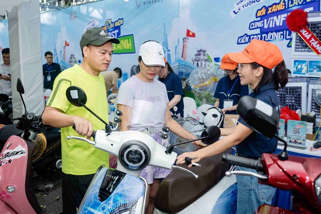 Sức hút từ xe máy điện kéo thị trường phục hồi