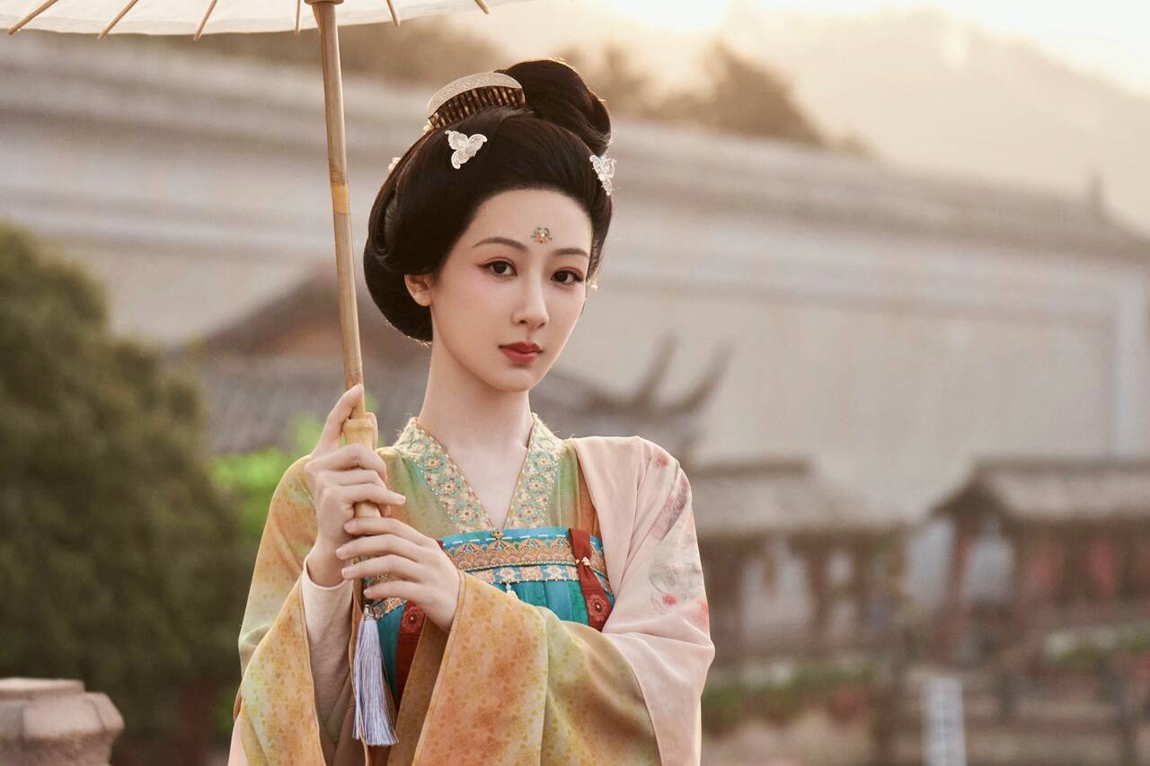 Dương Tử vẫn có mặt ở lễ trao giải Bạch Ngọc Lan dù đề cử Nữ chính của cô từng gây tranh cãi. Ảnh: Nhà sản xuất Quốc sắc phương hoa