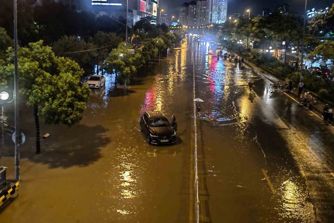 Hà Nội thông báo tổ chức lại giao thông để giải quyết ngập úng trên đường Võ Chí Công