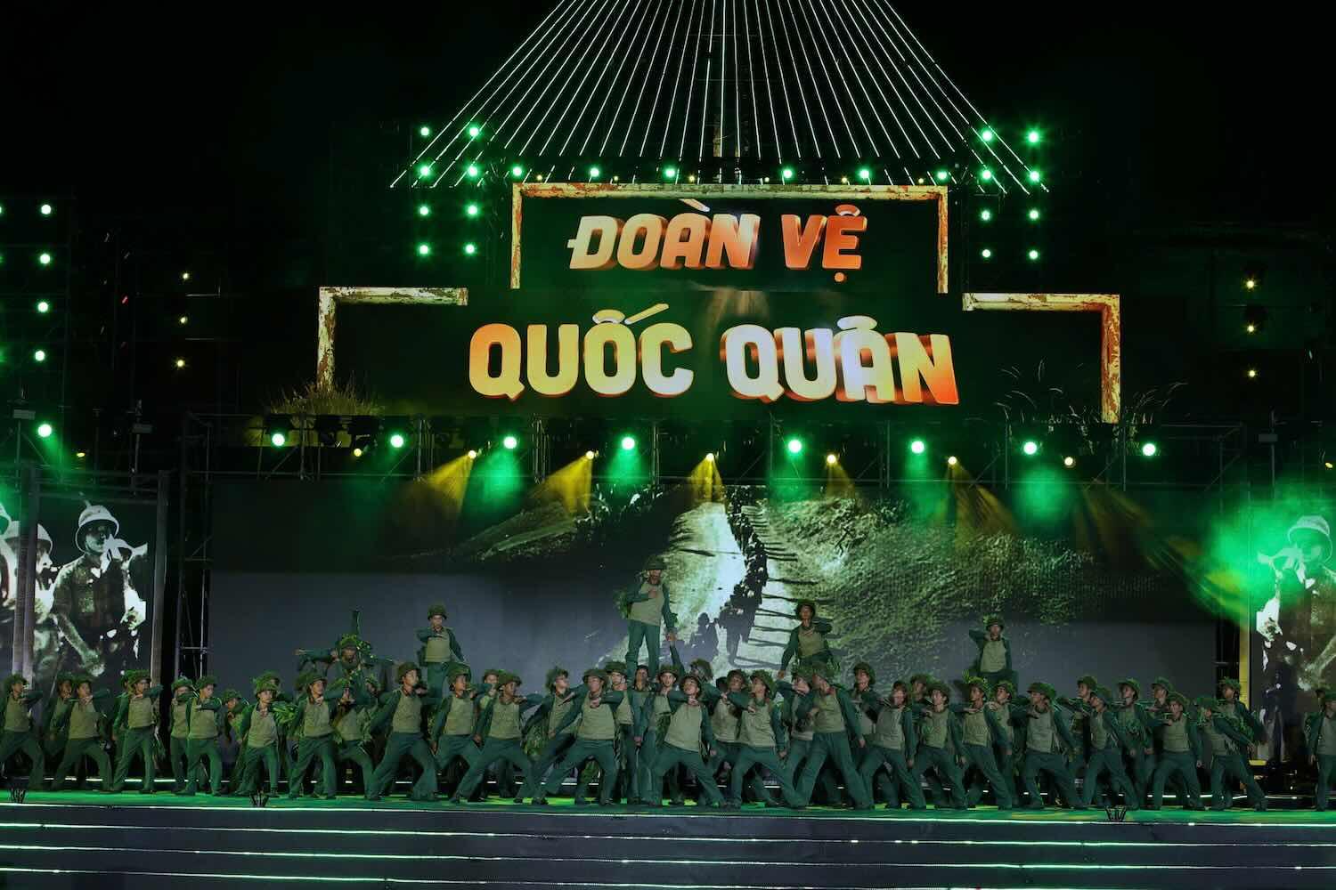 Tiết mục nghệ thuật tại chương trình. Ảnh: Đình Hoàng.