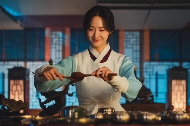 YoonA nỗ lực học làm đầu bếp trên màn ảnh