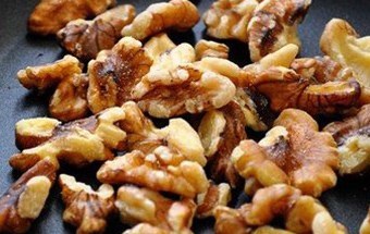Quả óc chó ngâm và bí quyết cải thiện chỉ số lipid máu