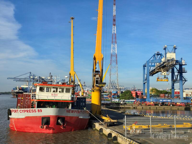 Một góc cảng Cát Lái - TP. Hồ Chí Minh. Ảnh: Thu Hường