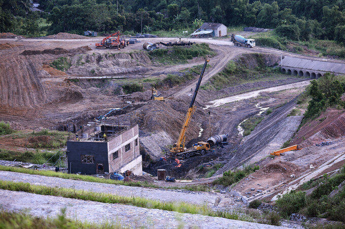 Các hạng mục cuối cùng của công trình đang được đẩy nhanh tiến độ thi công. Ảnh: Trọng Đạt