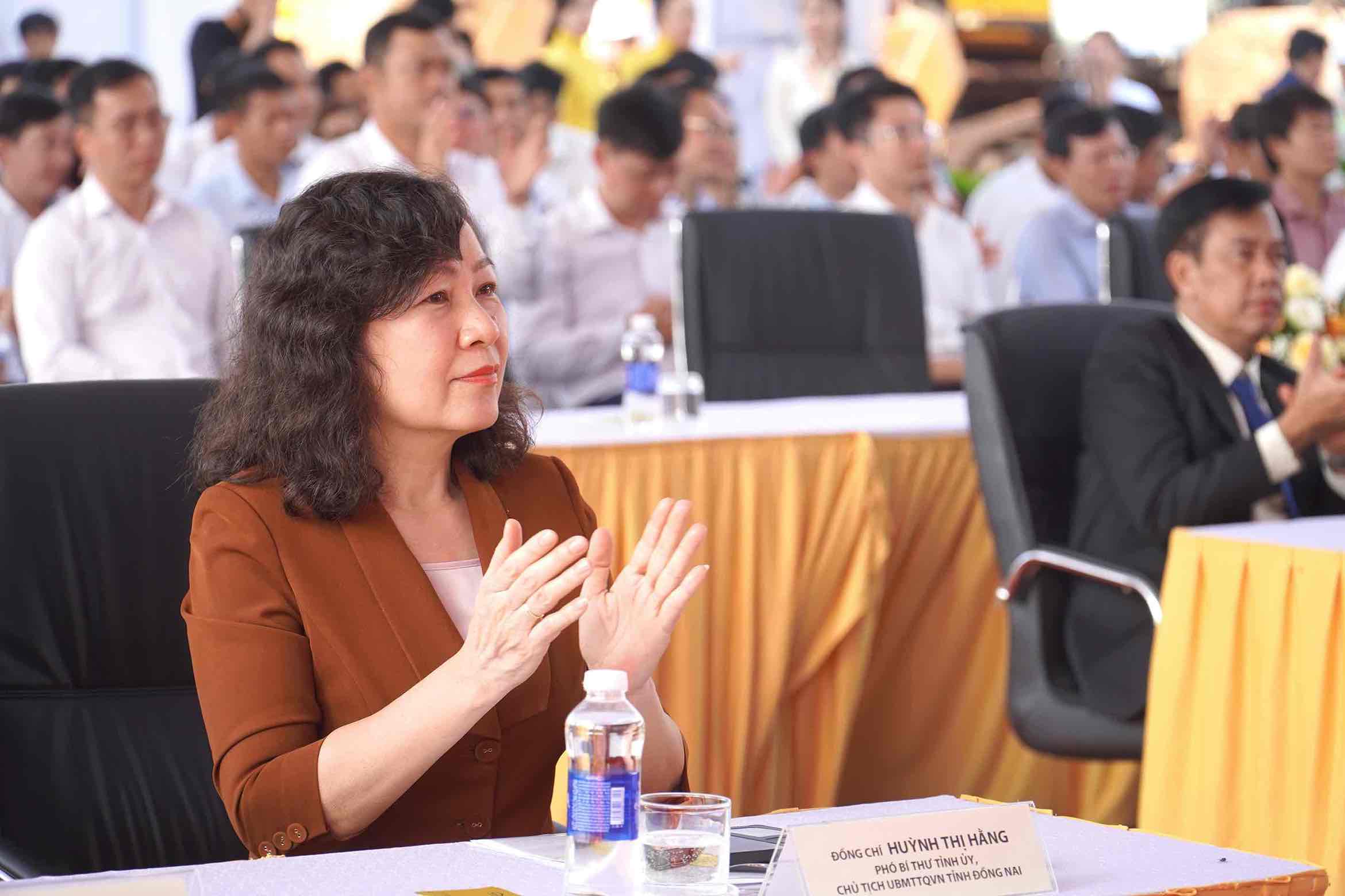 Bà Huỳnh Thị Hằng - Phó Bí thư, Chủ tịch Ủy ban MTTQ Việt Nam tỉnh Đồng Nai tại lễ khởi công. Ảnh: HAC