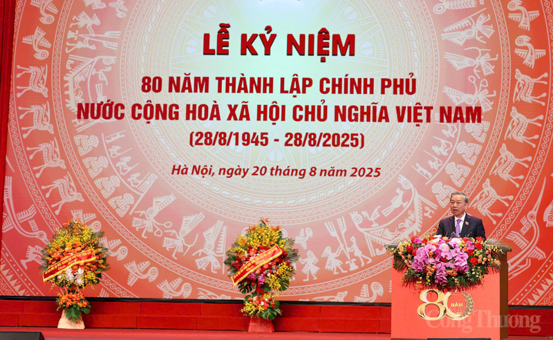 Trong bài phát biểu, Tổng Bí thư Tô Lâm khẳng định từ những bước đi đầu tiên đầy thận trọng cho tới những cải cách thể chế ngày càng hoàn thiện, bộ máy Chính phủ qua các thời kỳ đã bền bỉ đắp nền cho sự chuyển mình của đất nước. Ảnh: Nam Nguyễn