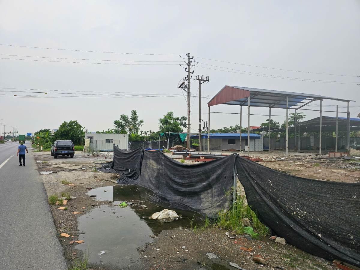 Tái lấn chiếm, vi phạm hàng lang an toàn giao thông đường Nguyễn Trường Tộ qua địa bàn phường An Dương. Ảnh: Cổng TTĐT phường An Dương