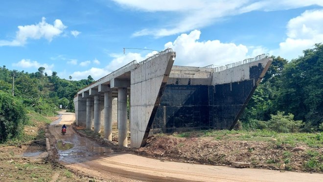 Hai cầu vượt lũ ở Quảng Trị tiếp tục thi công sau thời gian đình trệ vì thiếu vốn