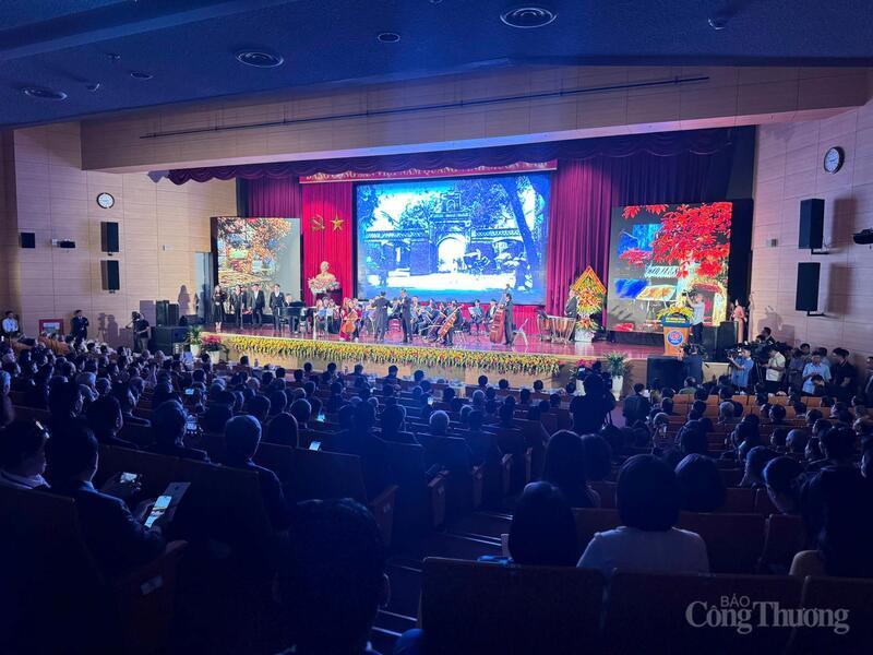 Toàn cảnh lễ kỷ niệm 80 năm ngành Ngoại giao và đón nhận danh hiệu Huân chương Lao động hạng Nhất