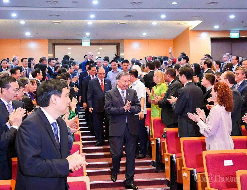 Tổng Bí thư Tô Lâm dự lễ kỷ niệm 80 năm thành lập ngành Ngoại giao và đón nhận danh hiệu Huân chương Lao động hạng Nhất