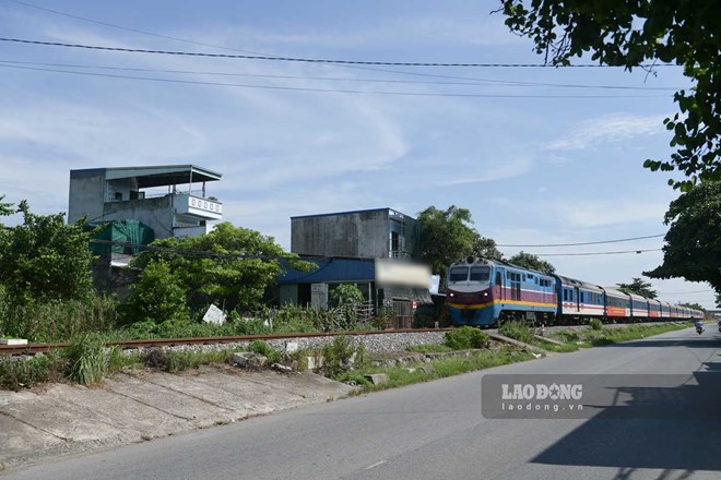 Nguy hiểm rình rập từ những lối đi tự mở qua đường sắt ở Ninh Bình