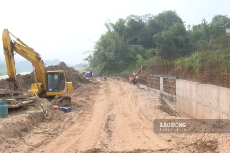 Công trình không chỉ giúp ngăn sạt lở mà còn đảm bảo an toàn cho các hộ dân ven sông Hồng. Ảnh: Đinh Đại