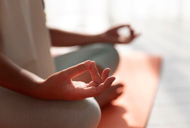 Tư thế yoga utkatasana giúp cơ thể khỏe mạnh và tinh thần minh mẫn