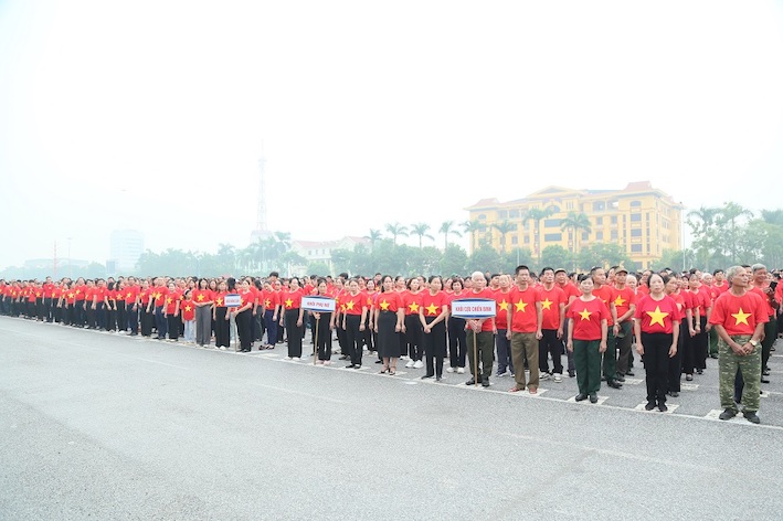Hưng Yên đồng loạt tổ chức lễ chào cờ “Tôi yêu Tổ quốc, quê hương tôi”. Ảnh: Cổng TTĐT tỉnh Hưng Yên