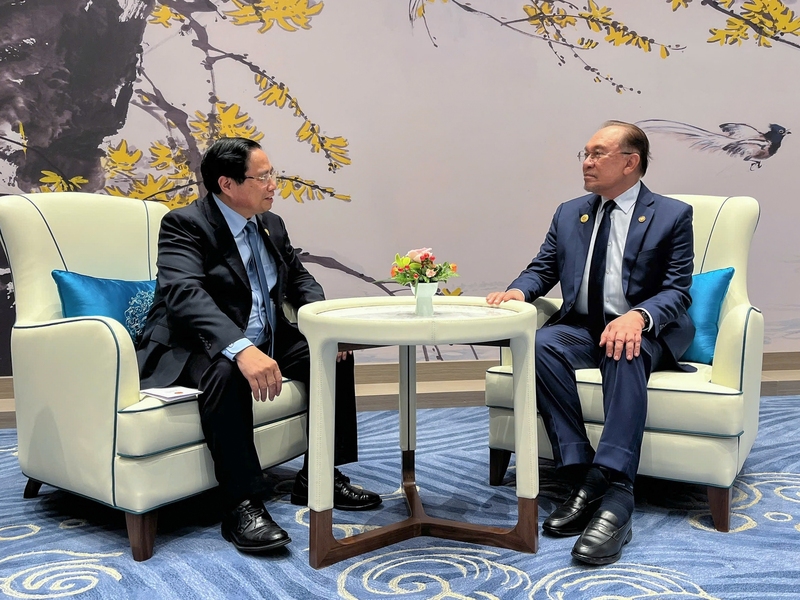 Thủ tướng Chính phủ Phạm Minh Chính gặp Thủ tướng Malaysia Ibrahim Anwar. Ảnh: VGP/Nhật Bắc