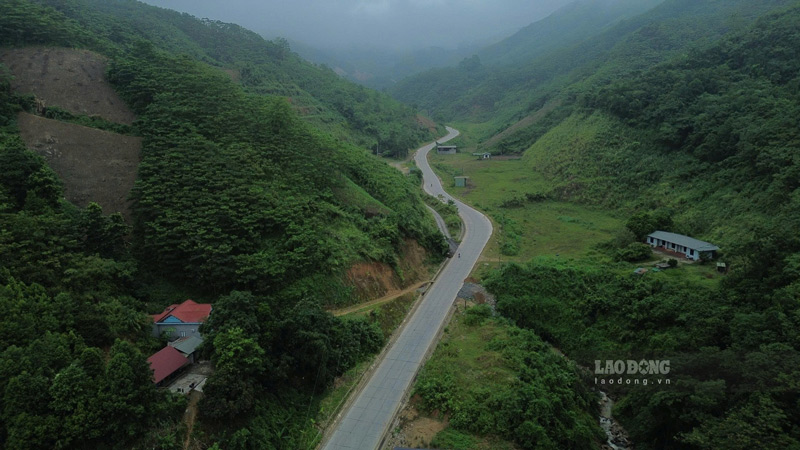 Một đoạn thuộc Quốc lộ 279 qua địa phận tỉnh Lào Cai. Ảnh: Đinh Đại