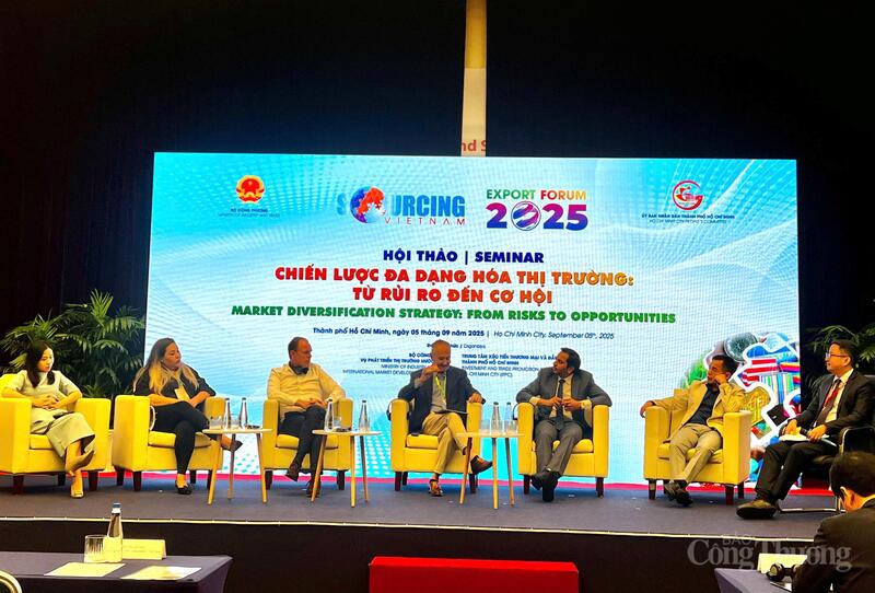 Các diễn giả tại phiên thảo luận chuyên đề.