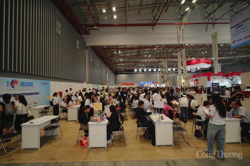 Khu vực B2B của các doanh nghiệp luôn nhộn nhịp.