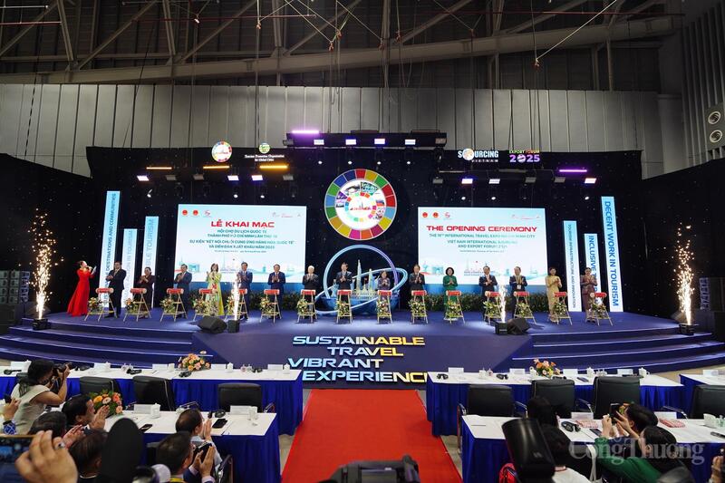 Chuỗi sự kiện “Kết nối chuỗi cung ứng hàng hóa quốc tế - Viet Nam International Sourcing”, Diễn đàn xuất khẩu TP. Hồ Chí Minh và Hội chợ Du lịch Quốc tế TP. Hồ Chí Minh 2025 chính thức khai mạc.